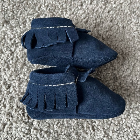 Freshly Picked Velvet Night Navy Blue Suede Leather Baby Moccasin Shoes Size 2 - Picture 3 of 8